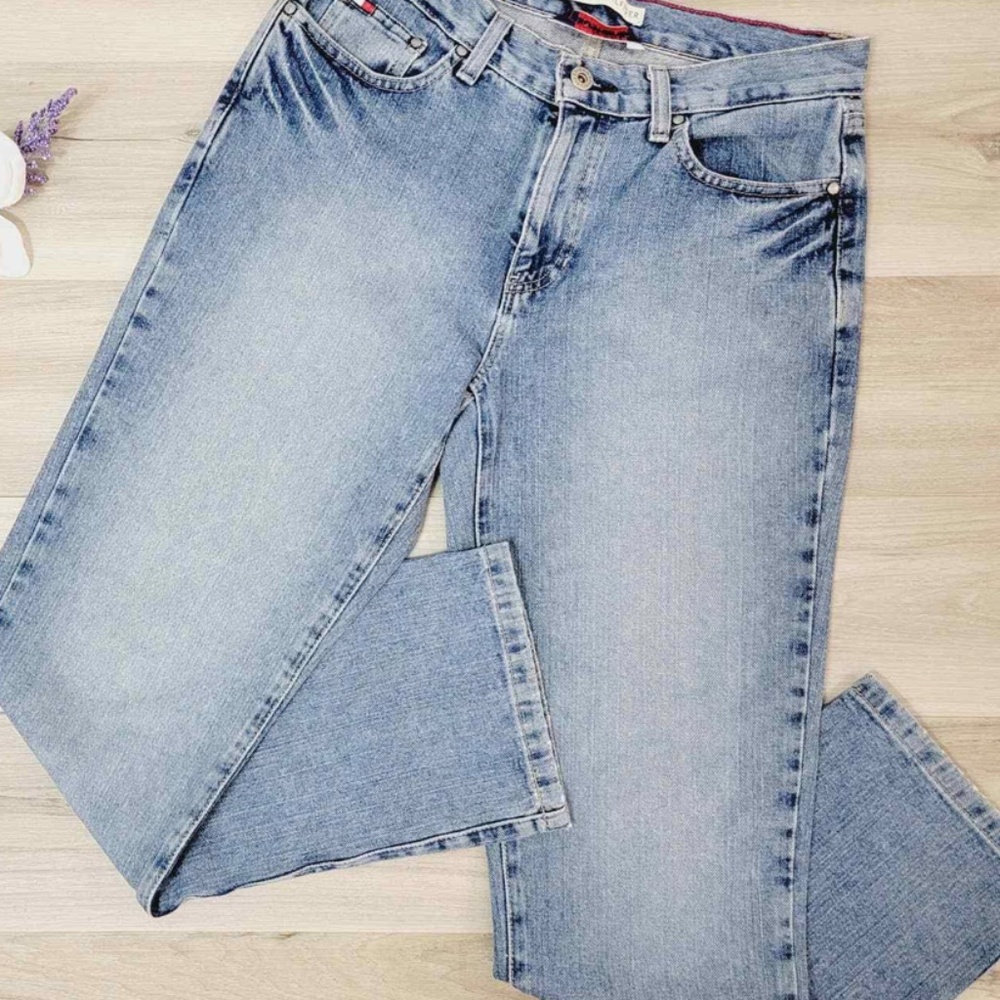 MOVING SALE! EUC Tommy Hilfiger Boyfriend Jeans 8